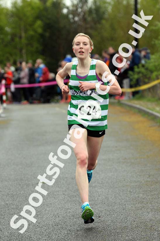 Senior womens relay, Elswick Good Friday Road Races. Photo: David T. Hewitson/Sports for All Pics